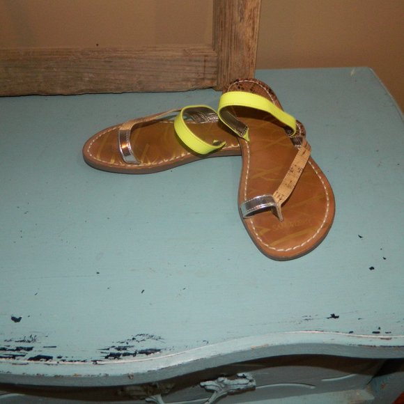 Sam & Libby Neon Reptile Toe Ring Flat Sandals Size 7 - Picture 1 of 5